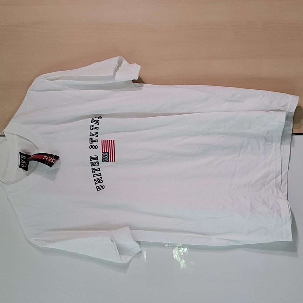 Adult large‎ white United States tshirt 42-44